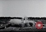 Standbild A-4 Rakete Peenemunde Deutschland, 1942, aus Sekunde 34 historischem Filmmaterial Videoclip 65675031613