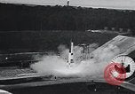 Standbild A-4 Rakete Peenemunde Deutschland, 1942, aus Sekunde 12 historischem Filmmaterial Videoclip 65675031615