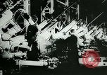 Standbild Deutsche Kriegsmaterial Mitarbeiter der Produktion Deutschland, 1944, aus Sekunde 4 historischem Filmmaterial Videoclip 65675031630