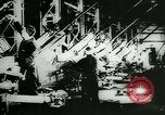 Standbild Deutsche Kriegsmaterial Mitarbeiter der Produktion Deutschland, 1944, aus Sekunde 5 historischem Filmmaterial Videoclip 65675031630