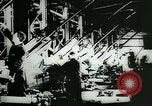 Standbild Deutsche Kriegsmaterial Mitarbeiter der Produktion Deutschland, 1944, aus Sekunde 6 historischem Filmmaterial Videoclip 65675031630