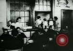 Standbild Deutsche Kriegsmaterial Mitarbeiter der Produktion Deutschland, 1944, aus Sekunde 17 historischem Filmmaterial Videoclip 65675031630
