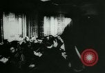Standbild Deutsche Kriegsmaterial Mitarbeiter der Produktion Deutschland, 1944, aus Sekunde 26 historischem Filmmaterial Videoclip 65675031630