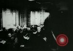 Standbild Deutsche Kriegsmaterial Mitarbeiter der Produktion Deutschland, 1944, aus Sekunde 27 historischem Filmmaterial Videoclip 65675031630
