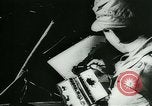 Standbild Deutsche Soldaten Malerei Szenen in Griechenland Griechenland, 1944, aus Sekunde 20 historischem Filmmaterial Videoclip 65675031631