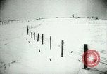 Standbild deutsche Soldaten Vorbereiten für den Kampf mit der sowjetischen Streitkräfte Russland, 1944, aus Sekunde 47 historischem Filmmaterial Videoclip 65675031634