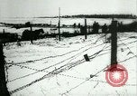 Standbild deutsche Soldaten Vorbereiten für den Kampf mit der sowjetischen Streitkräfte Russland, 1944, aus Sekunde 49 historischem Filmmaterial Videoclip 65675031634