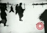 Standbild deutsche Soldaten Vorbereiten für den Kampf mit der sowjetischen Streitkräfte Russland, 1944, aus Sekunde 54 historischem Filmmaterial Videoclip 65675031634