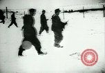 Standbild deutsche Soldaten Vorbereiten für den Kampf mit der sowjetischen Streitkräfte Russland, 1944, aus Sekunde 55 historischem Filmmaterial Videoclip 65675031634