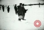 Standbild deutsche Soldaten Vorbereiten für den Kampf mit der sowjetischen Streitkräfte Russland, 1944, aus Sekunde 56 historischem Filmmaterial Videoclip 65675031634