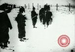 Standbild deutsche Soldaten Vorbereiten für den Kampf mit der sowjetischen Streitkräfte Russland, 1944, aus Sekunde 57 historischem Filmmaterial Videoclip 65675031634