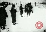 Standbild deutsche Soldaten Vorbereiten für den Kampf mit der sowjetischen Streitkräfte Russland, 1944, aus Sekunde 58 historischem Filmmaterial Videoclip 65675031634