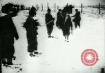 Standbild deutsche Soldaten Vorbereiten für den Kampf mit der sowjetischen Streitkräfte Russland, 1944, aus Sekunde 59 historischem Filmmaterial Videoclip 65675031634