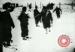 Standbild deutsche Soldaten Vorbereiten für den Kampf mit der sowjetischen Streitkräfte Russland, 1944, aus Sekunde 60 historischem Filmmaterial Videoclip 65675031634