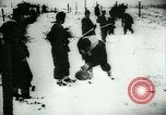 Standbild deutsche Soldaten Vorbereiten für den Kampf mit der sowjetischen Streitkräfte Russland, 1944, aus Sekunde 62 historischem Filmmaterial Videoclip 65675031634