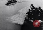 Immagine di I soldati tedeschi navigare di fango e inondazioni Fronte orientale teatro europeo, 1941, secondo 39 filmato di repertorio 65675031640