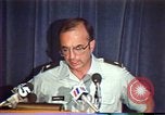 Immagine di American Air Force Officer parla di diritti umani in Nicaragua Nicaragua, 1983, secondo 23 filmato di repertorio 65675031643