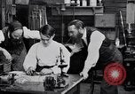 Standbild Glühlampe United States USA, 1923, aus Sekunde 17 historischem Filmmaterial Videoclip 65675031659