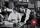 Standbild Glühlampe United States USA, 1923, aus Sekunde 18 historischem Filmmaterial Videoclip 65675031659
