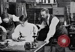 Standbild Glühlampe United States USA, 1923, aus Sekunde 26 historischem Filmmaterial Videoclip 65675031659