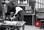 Standbild Glühlampe United States USA, 1923, aus Sekunde 15 historischem Filmmaterial Videoclip 65675031660
