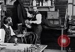 Standbild Glühlampe United States USA, 1923, aus Sekunde 45 historischem Filmmaterial Videoclip 65675031660