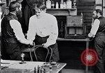 Standbild Glühlampe United States USA, 1923, aus Sekunde 53 historischem Filmmaterial Videoclip 65675031660