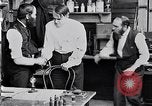 Standbild Glühlampe United States USA, 1923, aus Sekunde 54 historischem Filmmaterial Videoclip 65675031660