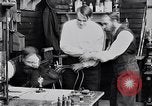 Standbild Glühlampe United States USA, 1923, aus Sekunde 56 historischem Filmmaterial Videoclip 65675031660
