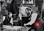 Standbild Glühlampe United States USA, 1923, aus Sekunde 57 historischem Filmmaterial Videoclip 65675031660