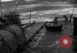 Standbild Segler chop Eis von japanischen leichten Kreuzer Aleutians, 1942, aus Sekunde 54 historischem Filmmaterial Videoclip 65675031671