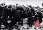 Standbild britischen lösen und Wiederaufbau in Battle of Britain Europa, 1941, aus Sekunde 40 historischem Filmmaterial Videoclip 65675031690