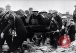 Standbild britischen lösen und Wiederaufbau in Battle of Britain Europa, 1941, aus Sekunde 41 historischem Filmmaterial Videoclip 65675031690