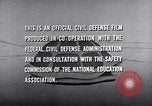 Standbild Zivilschutz United States USA, 1955, aus Sekunde 61 historischem Filmmaterial Videoclip 65675031691