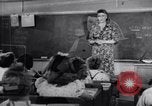Standbild Zivilschutz Duck and Cover und Fallout Unterstände United States USA, 1955, aus Sekunde 1 historischem Filmmaterial Videoclip 65675031693