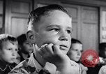 Standbild Zivilschutz Duck and Cover und Fallout Unterstände United States USA, 1955, aus Sekunde 9 historischem Filmmaterial Videoclip 65675031693