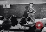 Standbild Zivilschutz Duck and Cover und Fallout Unterstände United States USA, 1955, aus Sekunde 12 historischem Filmmaterial Videoclip 65675031693