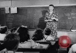 Standbild Zivilschutz Duck and Cover und Fallout Unterstände United States USA, 1955, aus Sekunde 13 historischem Filmmaterial Videoclip 65675031693
