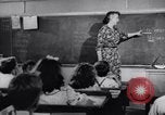 Standbild Zivilschutz Duck and Cover und Fallout Unterstände United States USA, 1955, aus Sekunde 14 historischem Filmmaterial Videoclip 65675031693