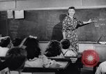 Standbild Zivilschutz Duck and Cover und Fallout Unterstände United States USA, 1955, aus Sekunde 15 historischem Filmmaterial Videoclip 65675031693