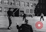 Standbild Zivilschutz Duck and Cover und Fallout Unterstände United States USA, 1955, aus Sekunde 39 historischem Filmmaterial Videoclip 65675031693