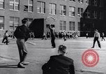 Standbild Zivilschutz Duck and Cover und Fallout Unterstände United States USA, 1955, aus Sekunde 40 historischem Filmmaterial Videoclip 65675031693