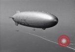 Standbild N2Y-1 Ausbildung Flugzeuge Praxis hookup mit USS Akron New Jersey United States USA, 1932, aus Sekunde 3 historischem Filmmaterial Videoclip 65675031700