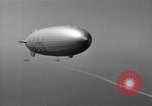 Standbild N2Y-1 Ausbildung Flugzeuge Praxis hookup mit USS Akron New Jersey United States USA, 1932, aus Sekunde 8 historischem Filmmaterial Videoclip 65675031700
