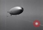 Standbild N2Y-1 Ausbildung Flugzeuge Praxis hookup mit USS Akron New Jersey United States USA, 1932, aus Sekunde 11 historischem Filmmaterial Videoclip 65675031700