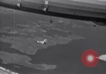 Standbild N2Y-1 Ausbildung Flugzeuge Praxis hookup mit USS Akron New Jersey United States USA, 1932, aus Sekunde 14 historischem Filmmaterial Videoclip 65675031700