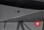 Standbild N2Y-1 Ausbildung Flugzeuge Praxis hookup mit USS Akron New Jersey United States USA, 1932, aus Sekunde 24 historischem Filmmaterial Videoclip 65675031700