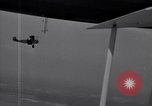 Standbild N2Y-1 Ausbildung Flugzeuge Praxis hookup mit USS Akron New Jersey United States USA, 1932, aus Sekunde 31 historischem Filmmaterial Videoclip 65675031700