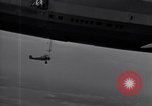 Standbild N2Y-1 Ausbildung Flugzeuge Praxis hookup mit USS Akron New Jersey United States USA, 1932, aus Sekunde 37 historischem Filmmaterial Videoclip 65675031700
