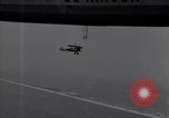 Standbild N2Y-1 Ausbildung Flugzeuge Praxis hookup mit USS Akron New Jersey United States USA, 1932, aus Sekunde 39 historischem Filmmaterial Videoclip 65675031700